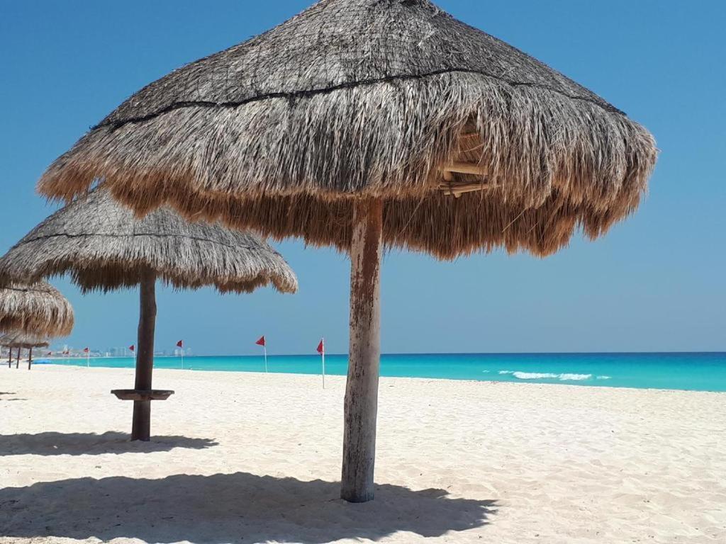 Departamentos Al Lado Del Mar En Zona Hotelera Канкун Экстерьер фото